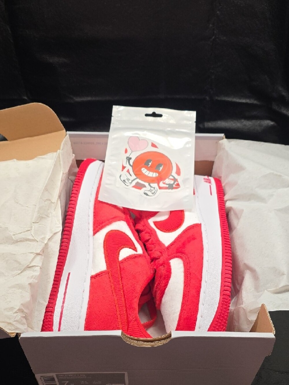NIB Nike Kids Valentine's Low-Top Air Force 1 Youth Sz. 7 - Picture 8 of 8